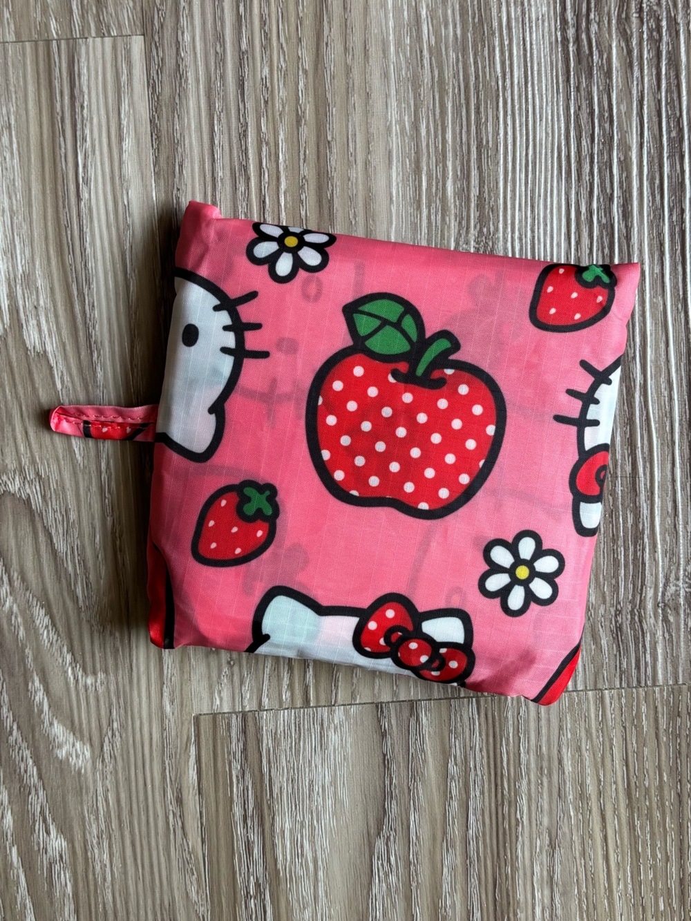 Baggu Standard Reusable Bag in Hello Kitty Apple - Picture 2 of 5